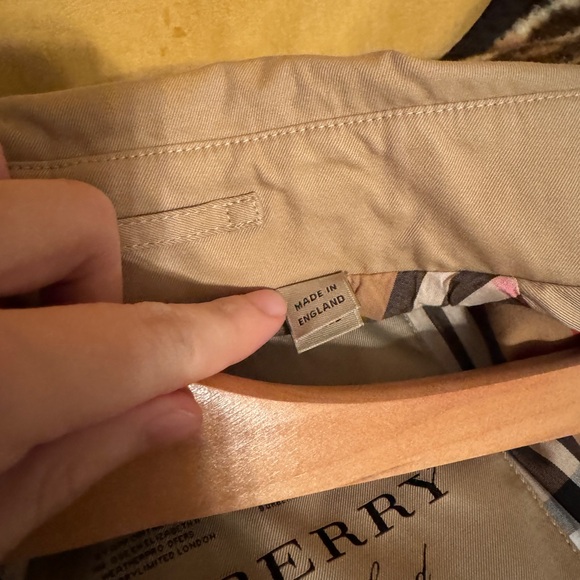 Burberry long coat in honey color. - Picture 6 of 10